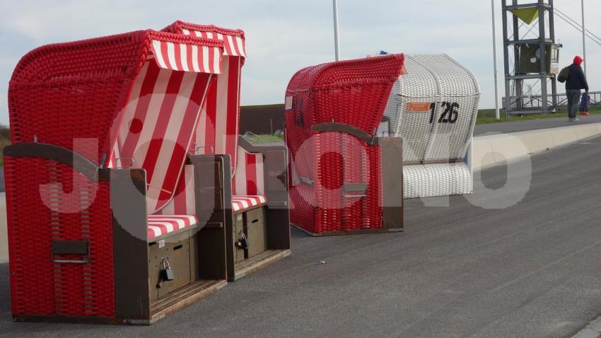 Strandkörbe an der Spitze Friedrichskoog